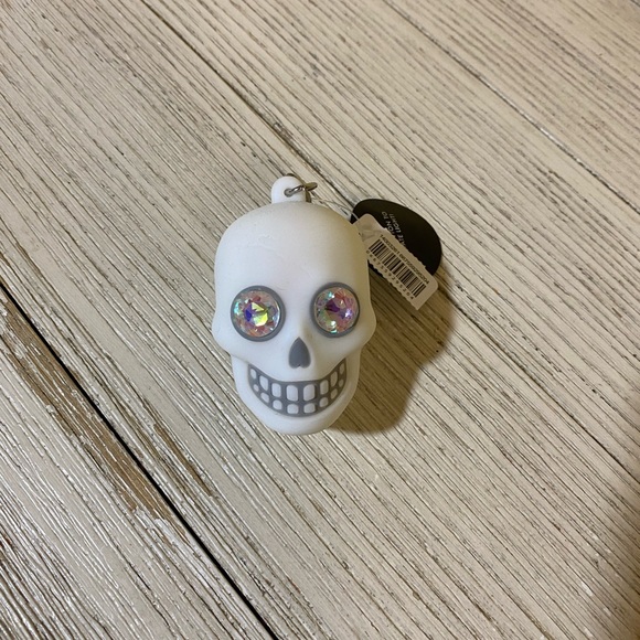 Bath & Body Works Skull Pocketbac Holder - Picture 1 of 4
